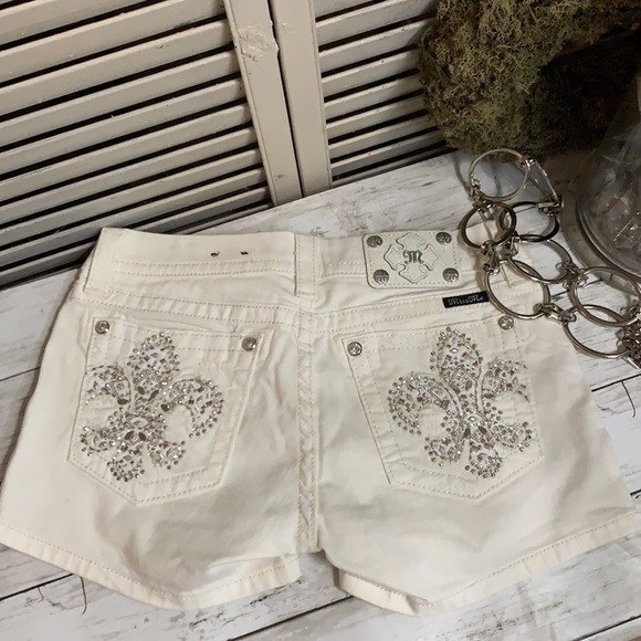 Miss Me Creamy White Distressed Jean Shorts 28 - Picture 2 of 14